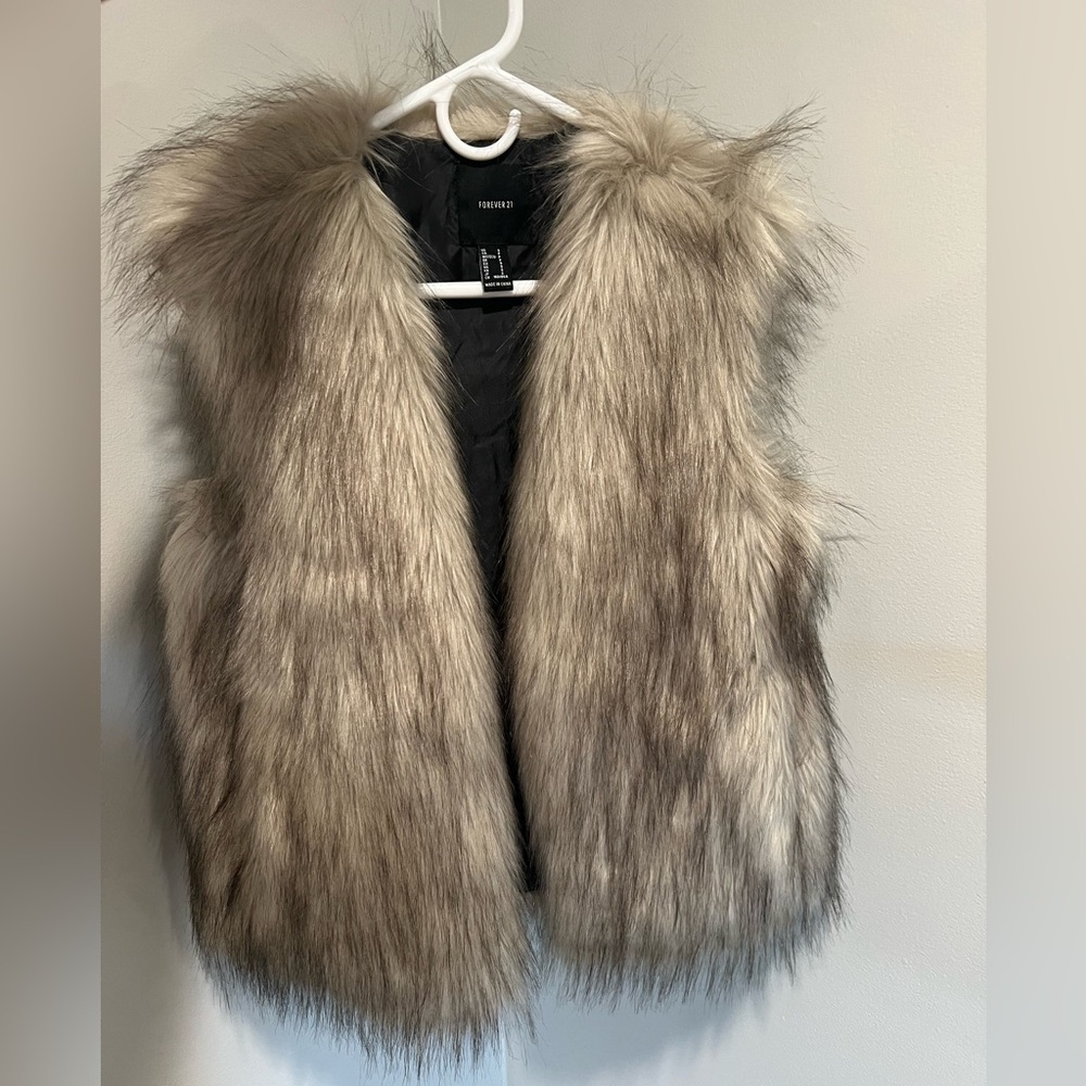 SZ S tan fur vest, never worn - like new